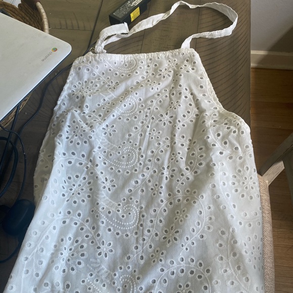 White Apron - Picture 1 of 2